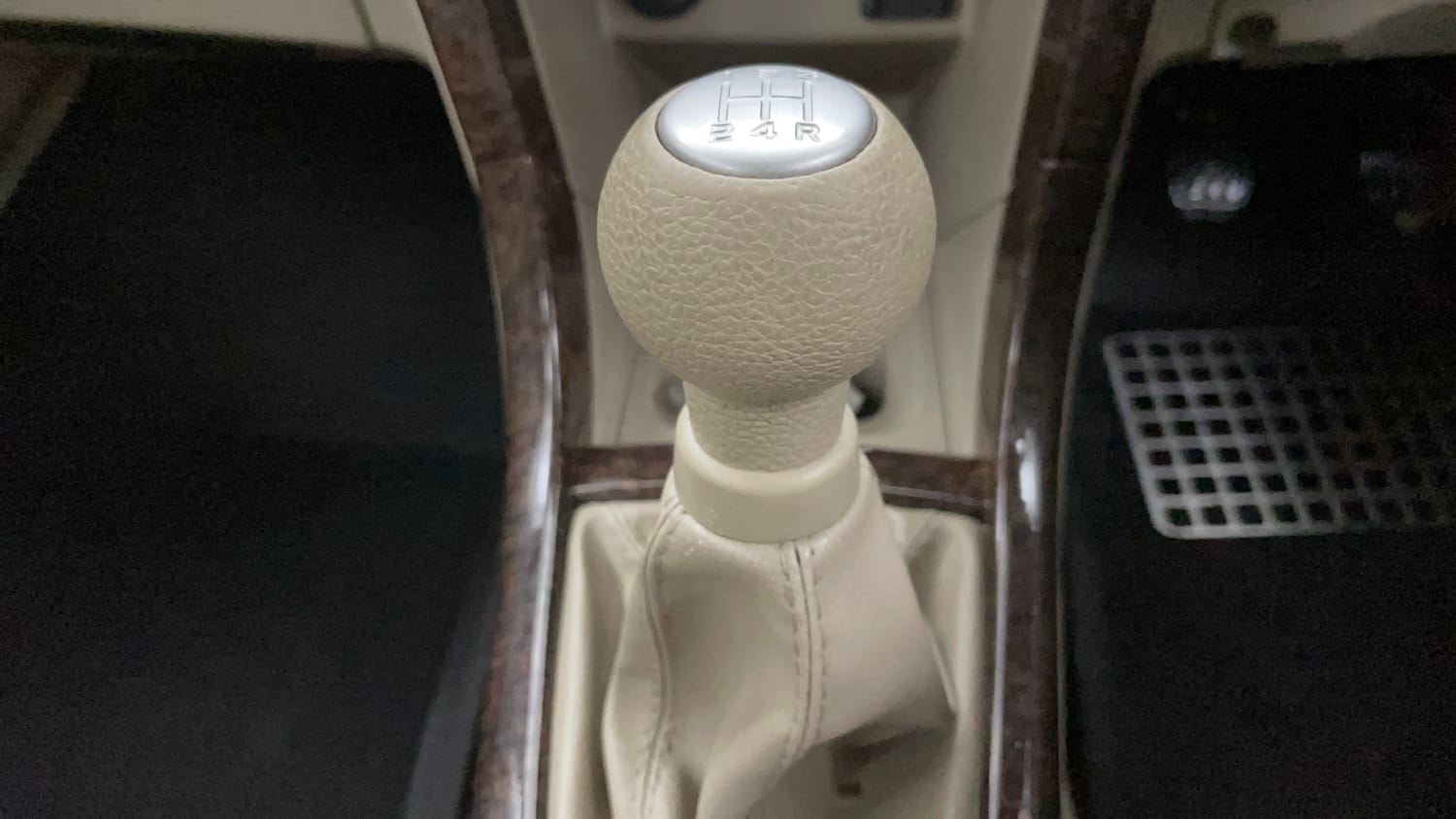 Used 2015 Maruti Suzuki Swift Dzire VXI Petrol Manual interior GEAR  KNOB VIEW