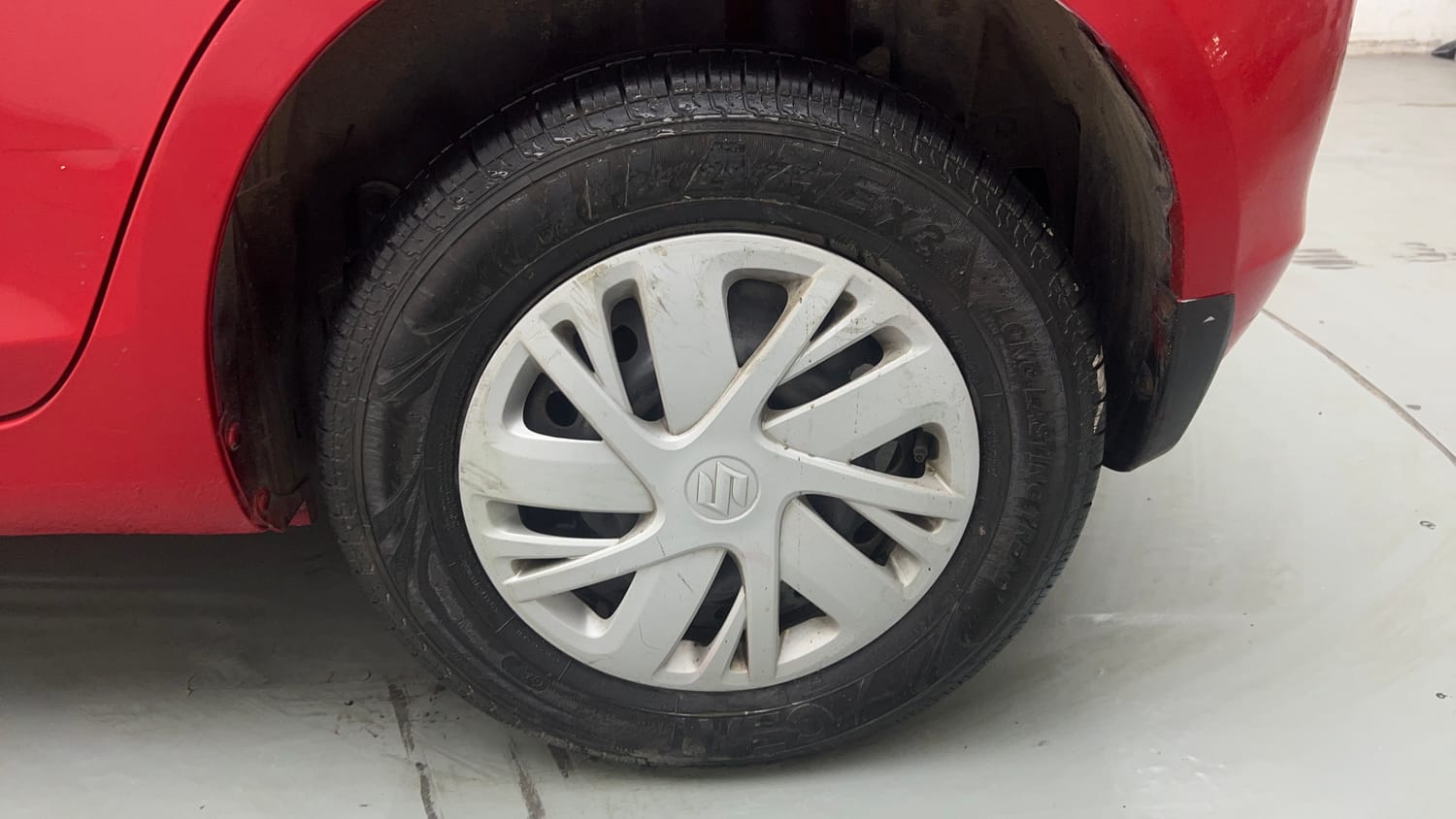 Used 2015 Maruti Suzuki Swift VXi Petrol Manual tyres LEFT REAR TYRE RIM VIEW