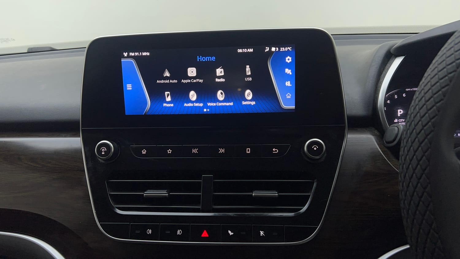 Used 2021 Tata Harrier XZA Plus Dual Tone Diesel Automatic top_features Integrated (in-dash) music system
