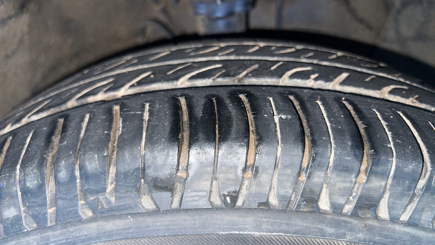 Used 2014 Hyundai Elite i20 Sportz 1.2 Petrol Manual tyres RIGHT FRONT TYRE TREAD VIEW