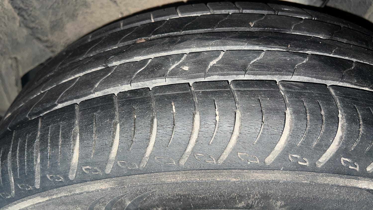 Used 2024 Nissan Magnite XE AMT Petrol Automatic tyres LEFT REAR TYRE TREAD VIEW