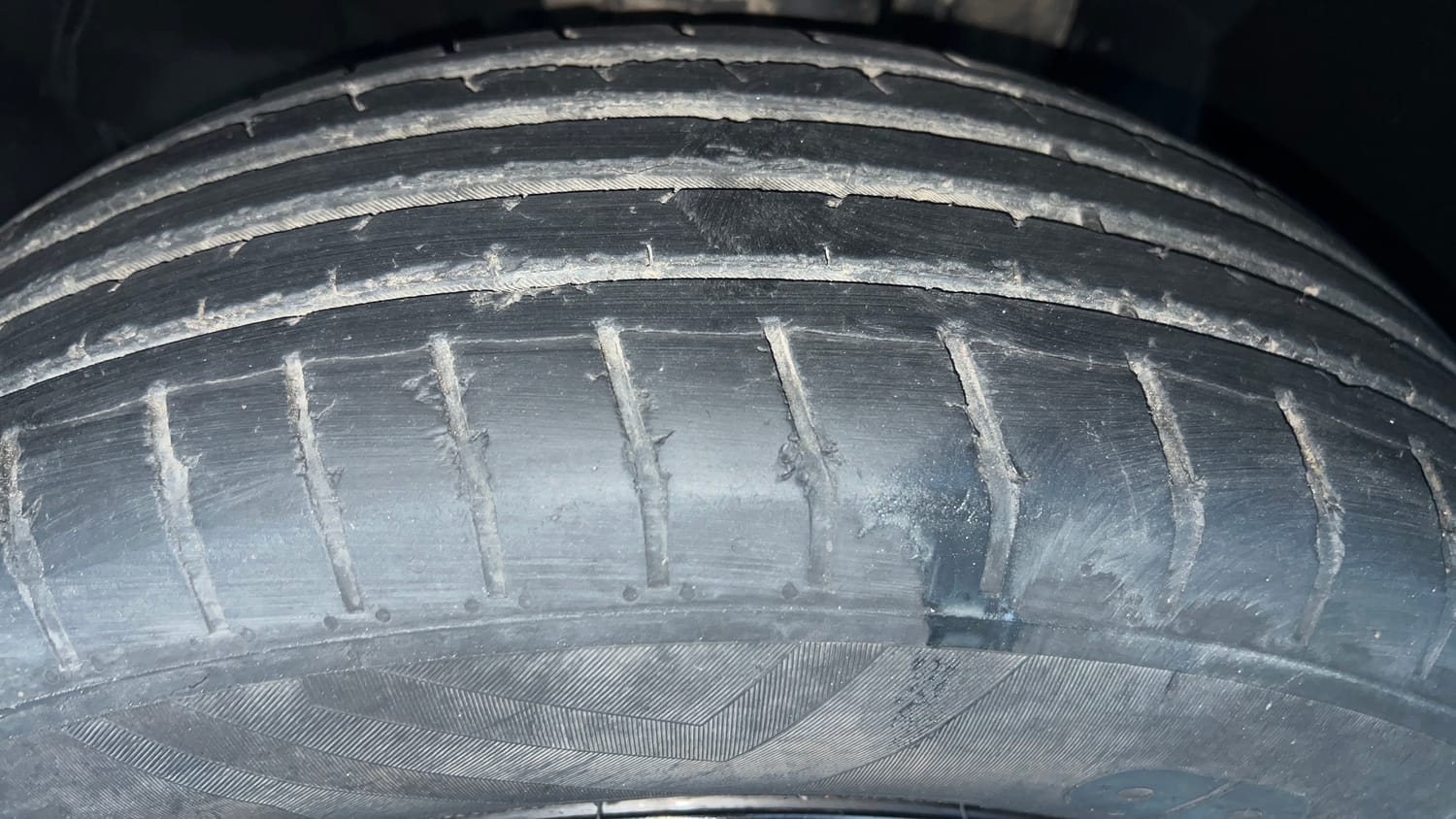 Used 2022 Tata Punch Accomplished AMT Petrol Automatic tyres LEFT FRONT TYRE TREAD VIEW