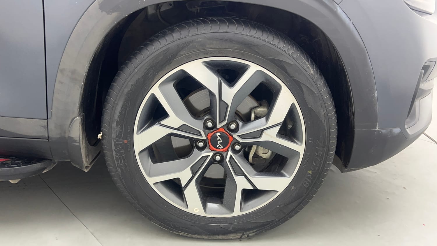 Used 2022 Kia Seltos X Line 1.5 Diesel AT Diesel Automatic tyres RIGHT FRONT TYRE RIM VIEW