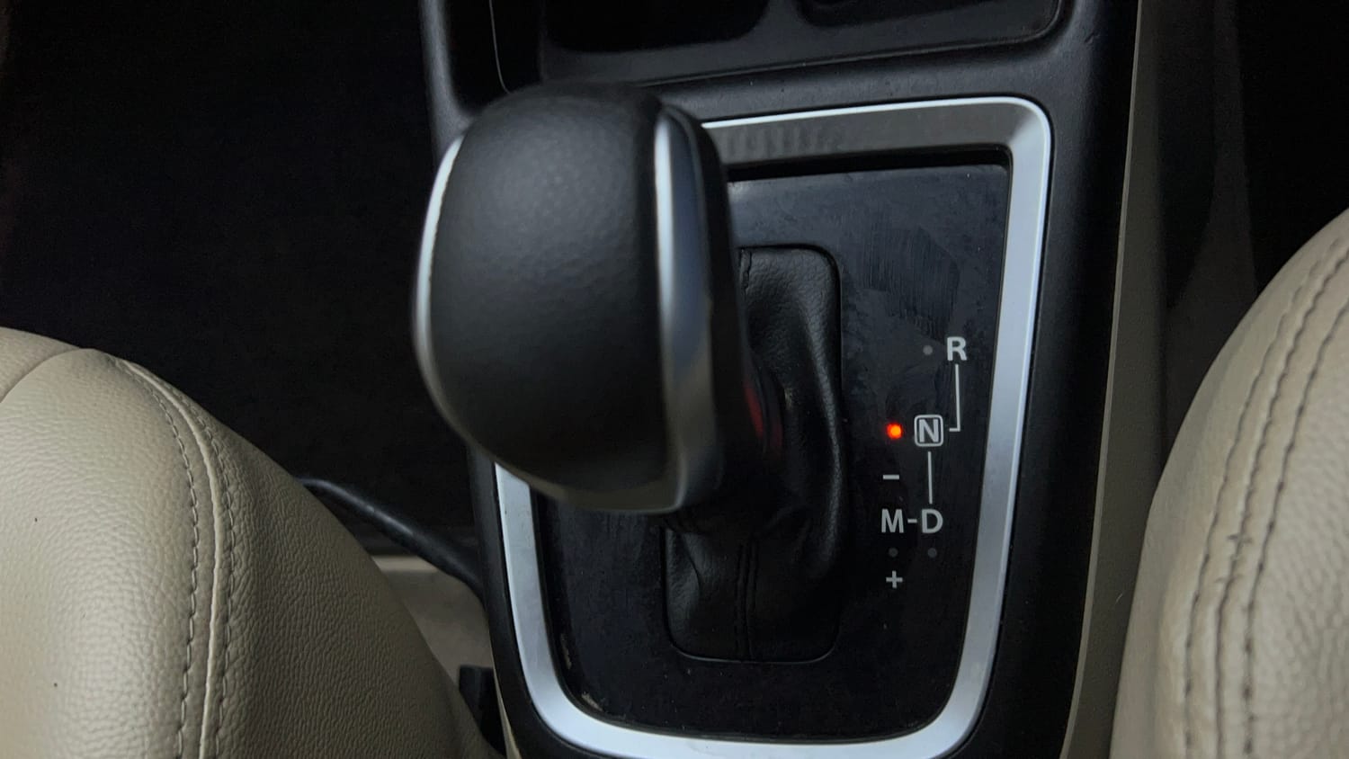 Used 2019 Maruti Suzuki Dzire VXi AMT Petrol Automatic interior GEAR  KNOB VIEW