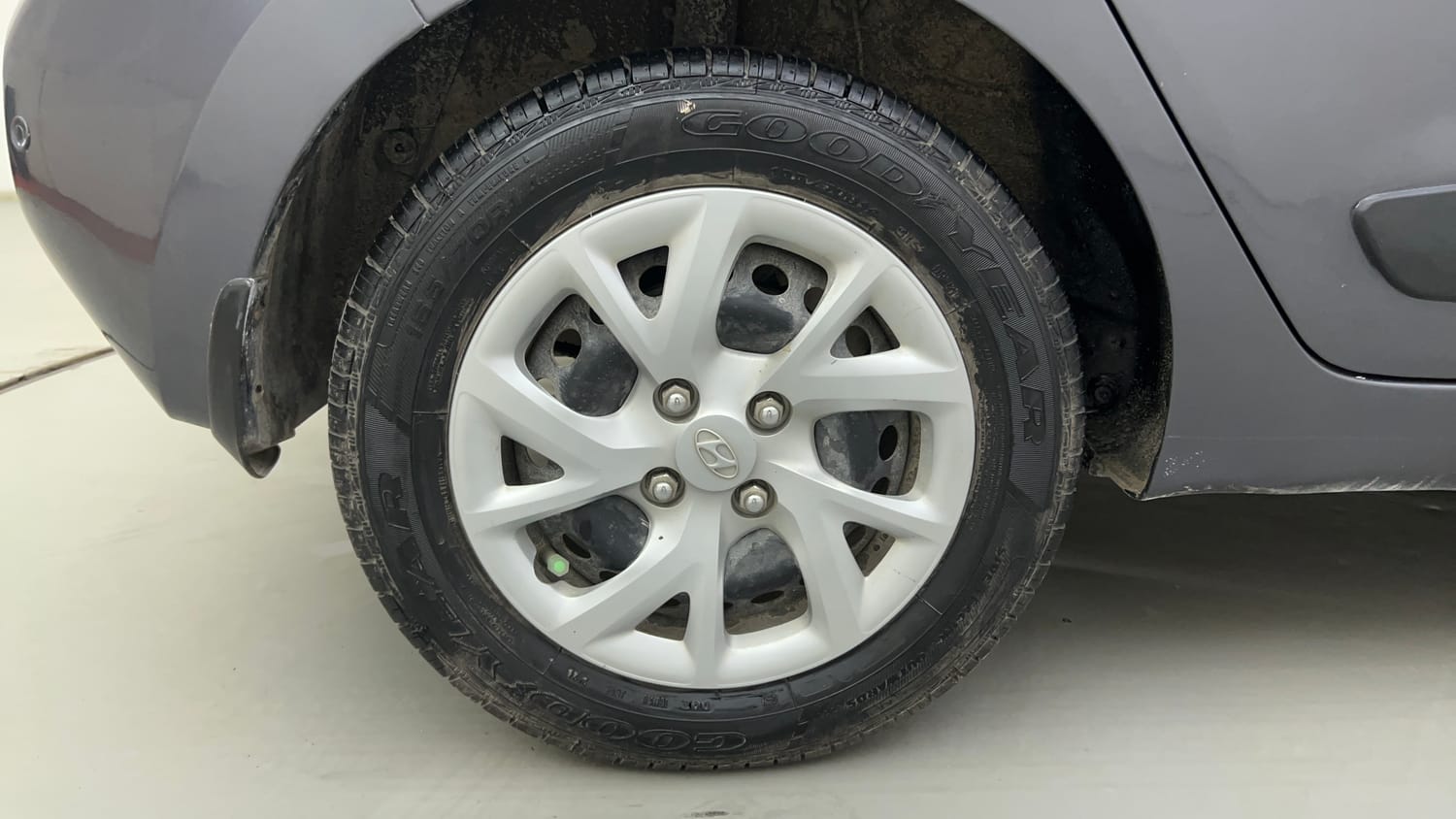 Used 2019 Hyundai Grand i10 Magna 1.2 Kappa VTVT Petrol Manual tyres RIGHT REAR TYRE RIM VIEW