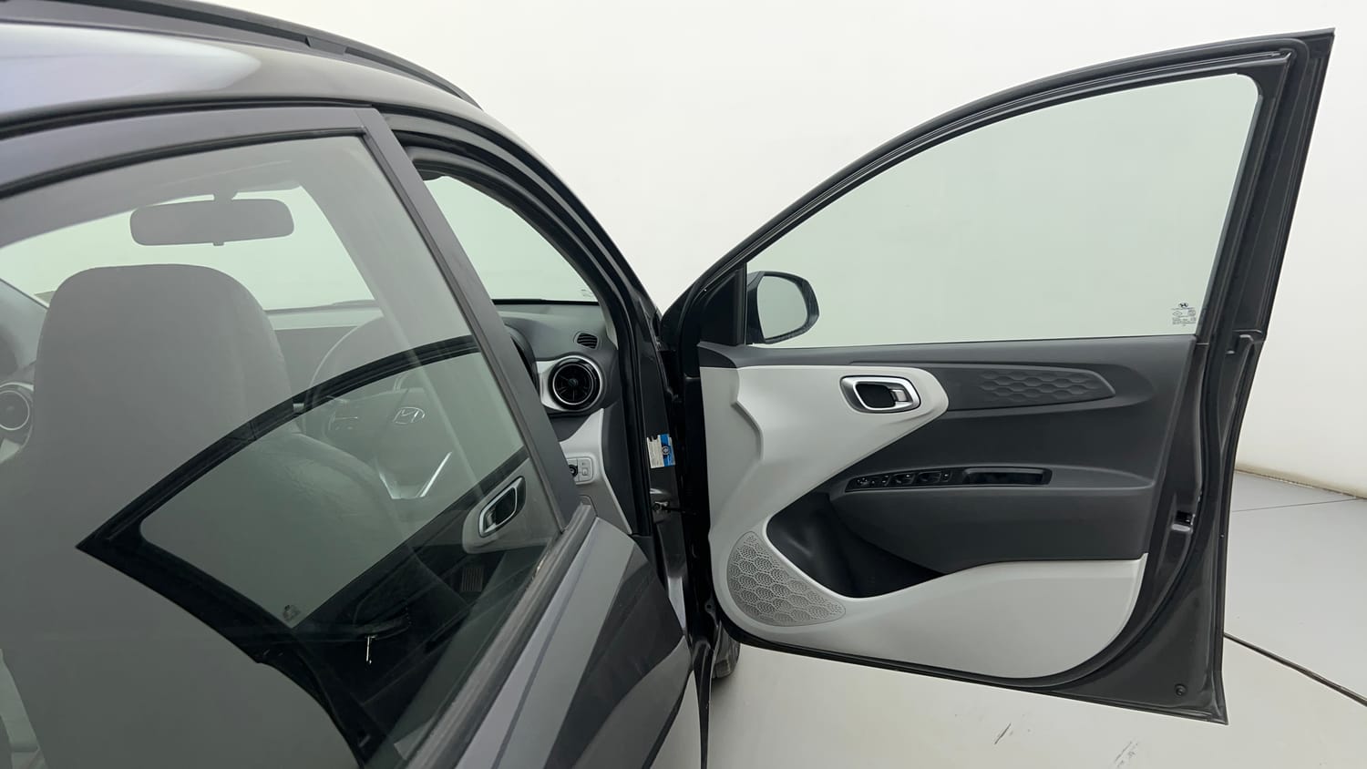 Used 2020 Hyundai Grand i10 Nios Sportz Petrol+cng(outside fitted) Cng Manual interior RIGHT FRONT DOOR OPEN VIEW