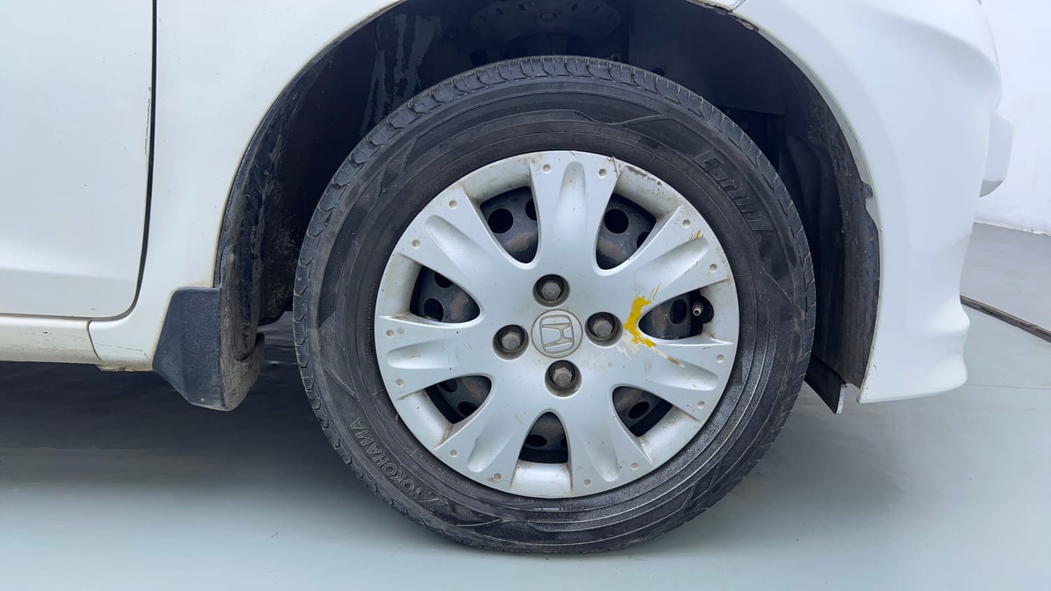 Used 2013 Honda Amaze 1.2 S i-VTEC Petrol Manual tyres RIGHT FRONT TYRE RIM VIEW