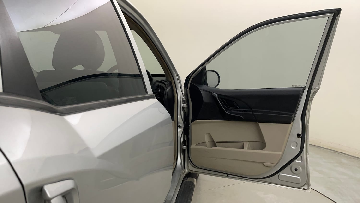 Used 2016 Mahindra XUV500 W4 Diesel Manual interior RIGHT FRONT DOOR OPEN VIEW