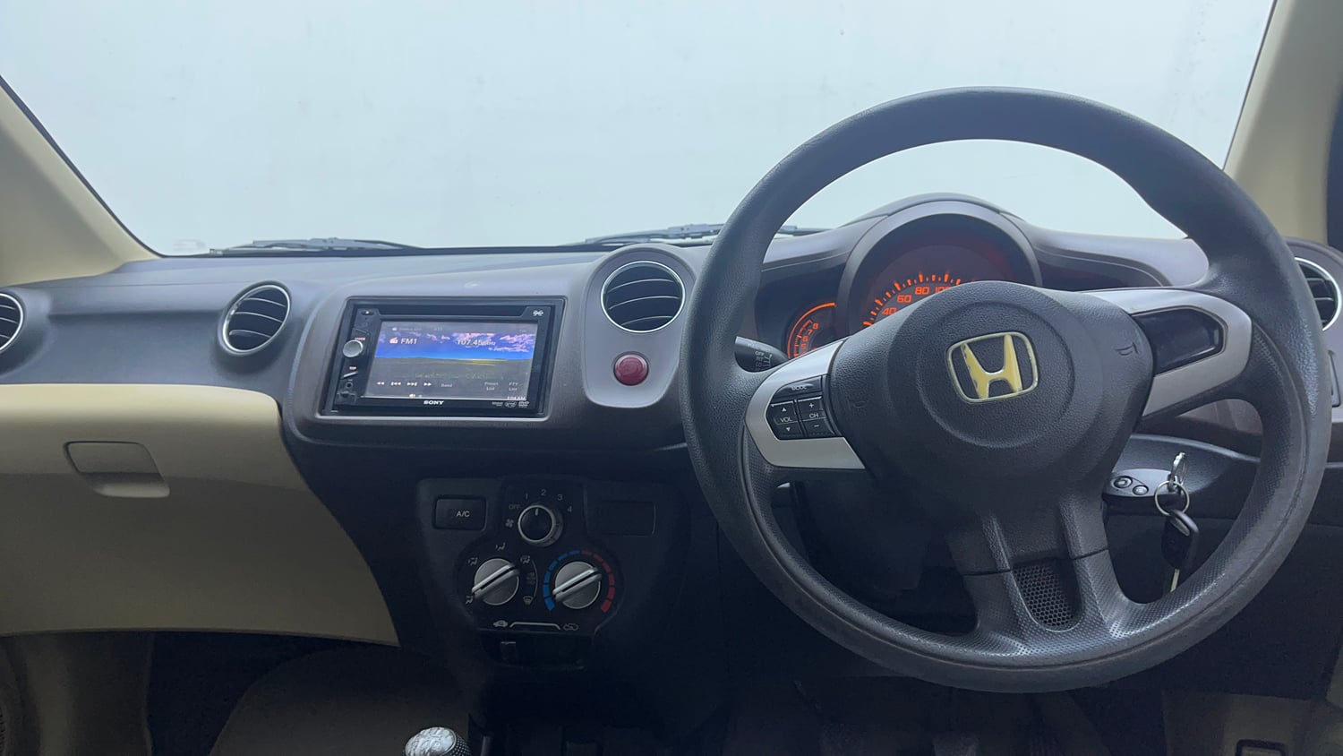 Used 2013 Honda Brio S(O)MT Petrol Manual interior DASHBOARD VIEW