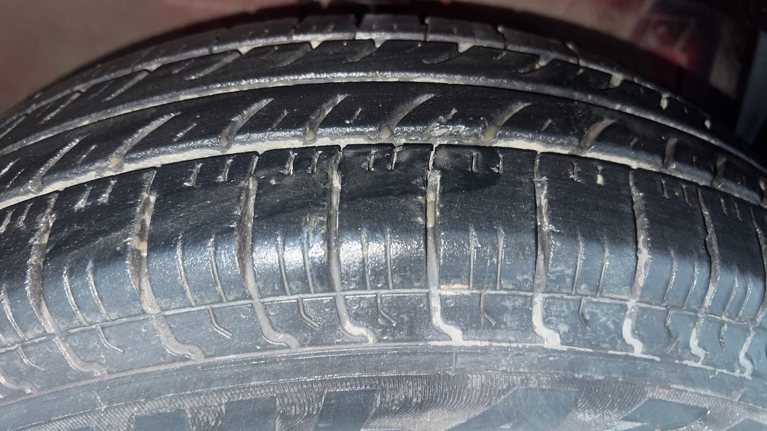 Used 2015 Maruti Suzuki Swift VXi Petrol Manual tyres RIGHT FRONT TYRE TREAD VIEW