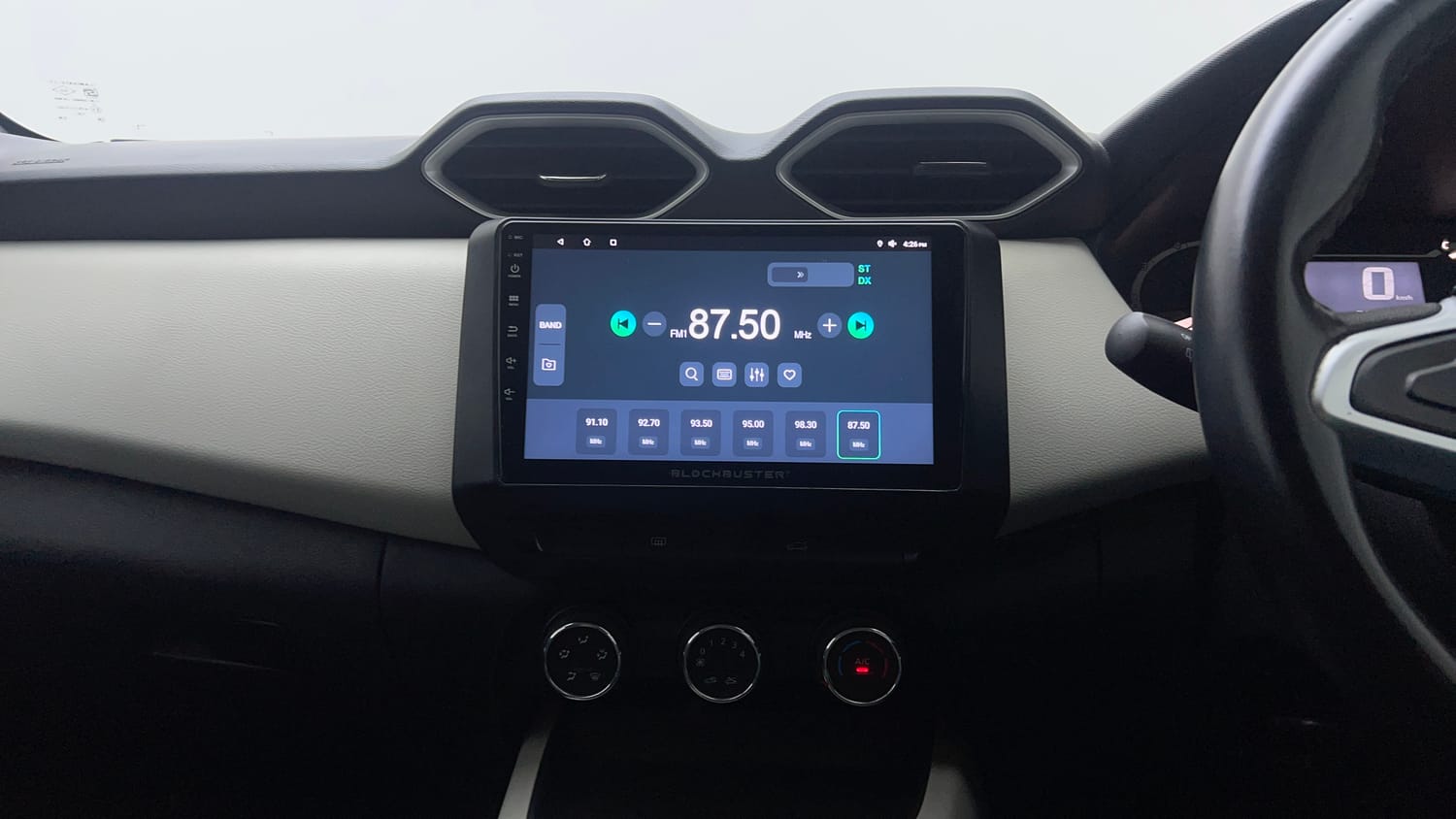 Used 2022 Nissan Magnite XE Petrol Manual interior MUSIC SYSTEM & AC CONTROL VIEW