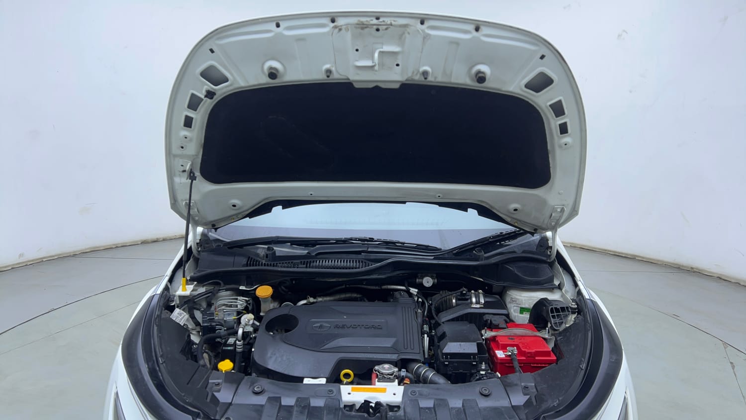 Used 2022 Tata Altroz XZ Plus Diesel Diesel Manual engine ENGINE & BONNET OPEN FRONT VIEW