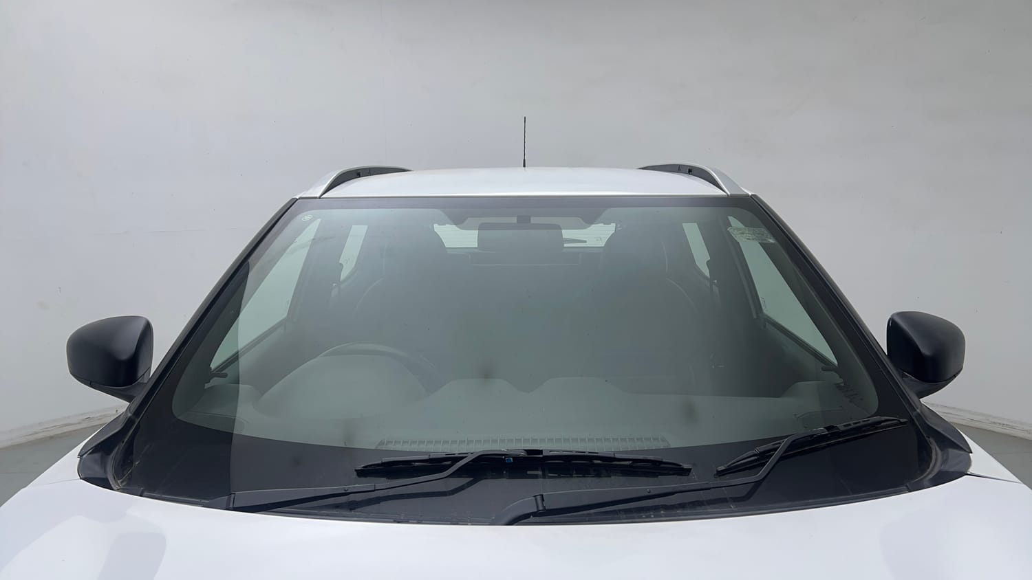Used 2022 Nissan Magnite XE Petrol Manual exterior FRONT WINDSHIELD VIEW