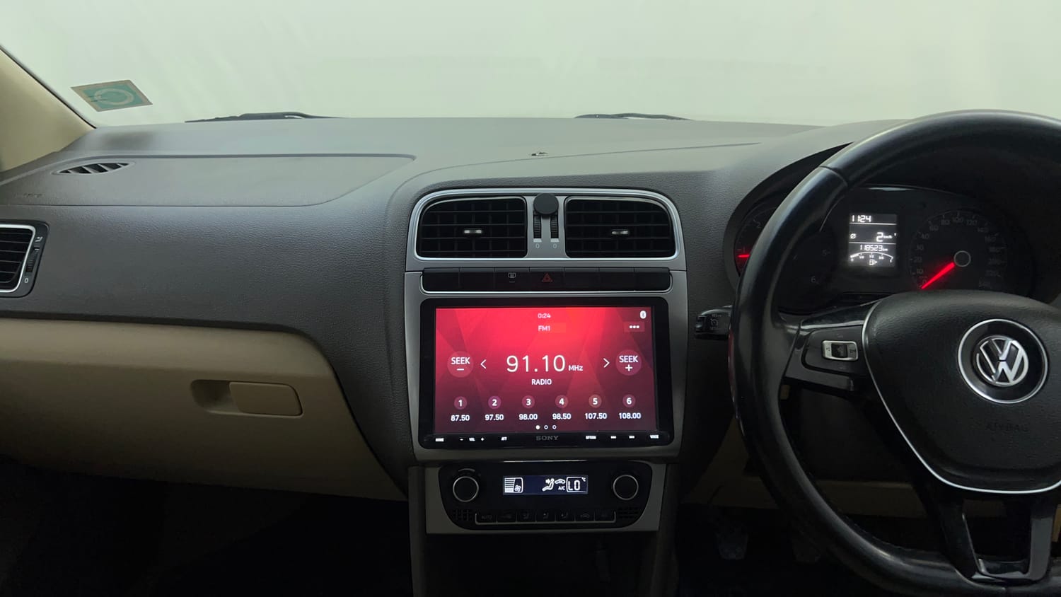 Used 2015 Volkswagen Vento Highline Diesel Diesel Manual interior MUSIC SYSTEM & AC CONTROL VIEW