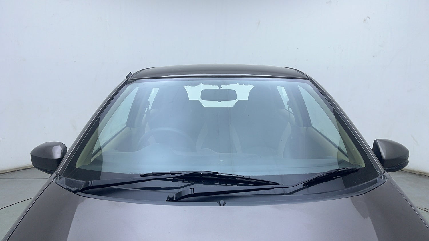 Used 2013 Honda Brio S(O)MT Petrol Manual exterior FRONT WINDSHIELD VIEW