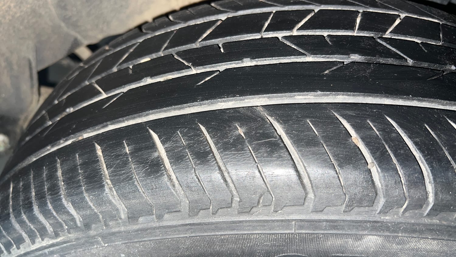 Used 2022 Nissan Magnite XE Petrol Manual tyres LEFT REAR TYRE TREAD VIEW