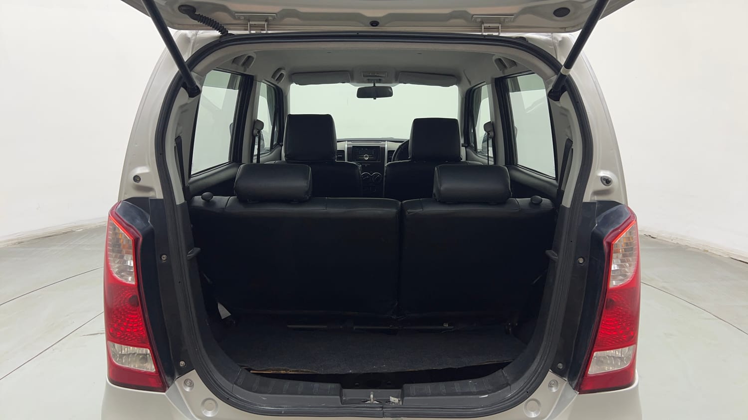 Used 2016 Maruti Suzuki Wagon R LXI Petrol Manual interior DICKY INSIDE VIEW