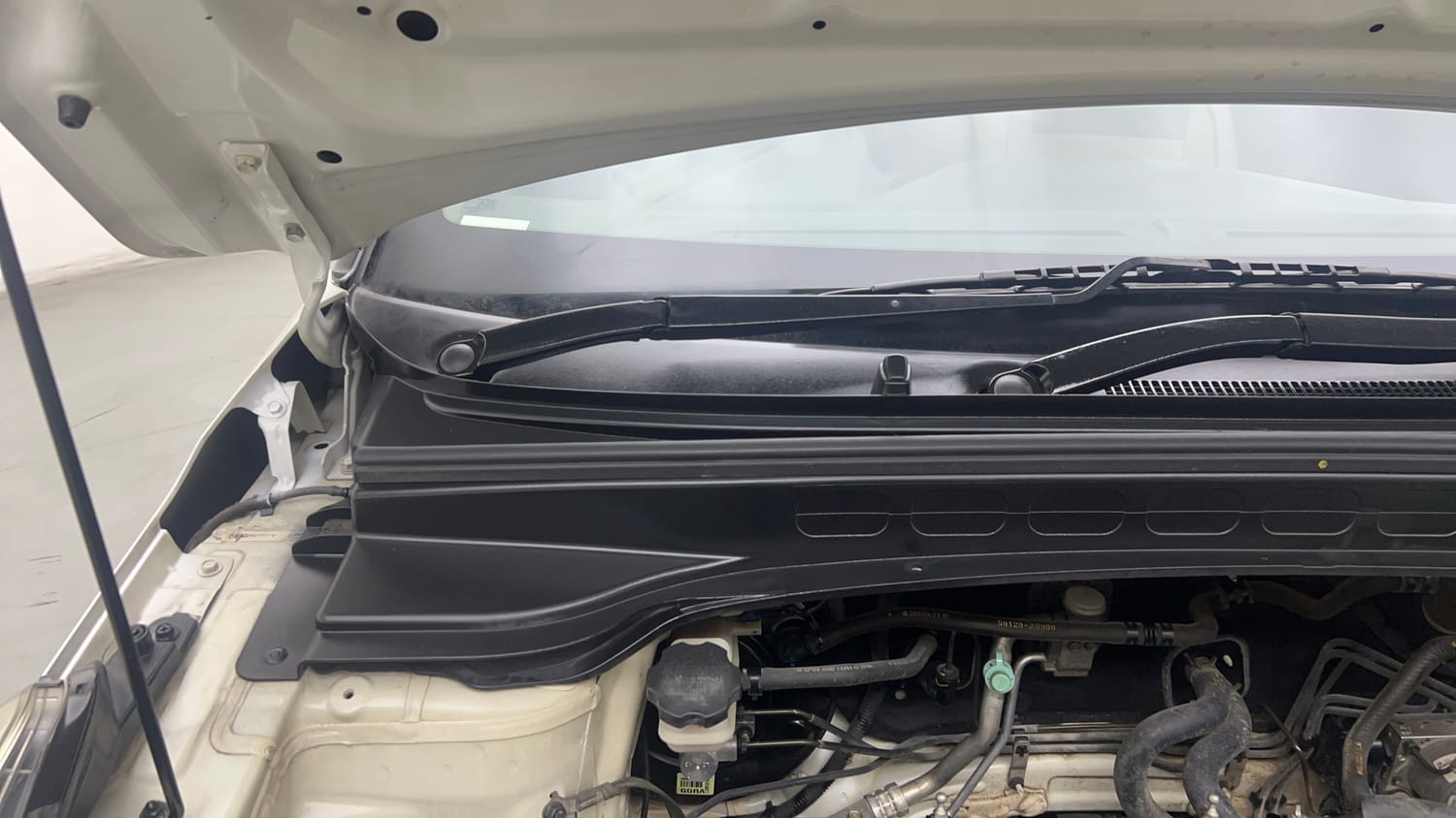 Used 2016 Hyundai Creta 1.6 SX Plus Petrol Petrol Manual engine ENGINE RIGHT SIDE HINGE & APRON VIEW