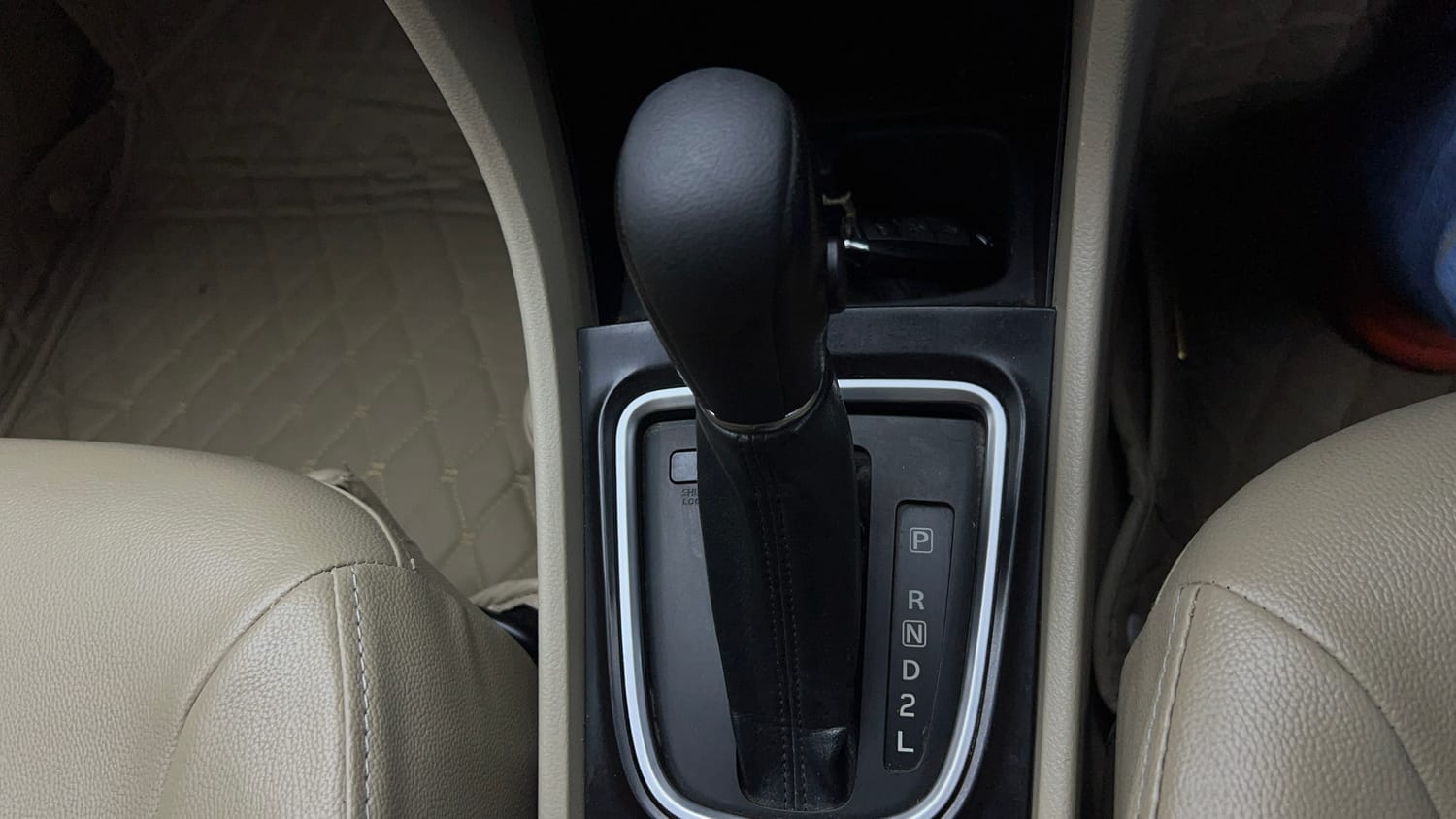 Used 2018 Maruti Suzuki Ciaz Zeta 1.4 AT Petrol Automatic interior GEAR  KNOB VIEW