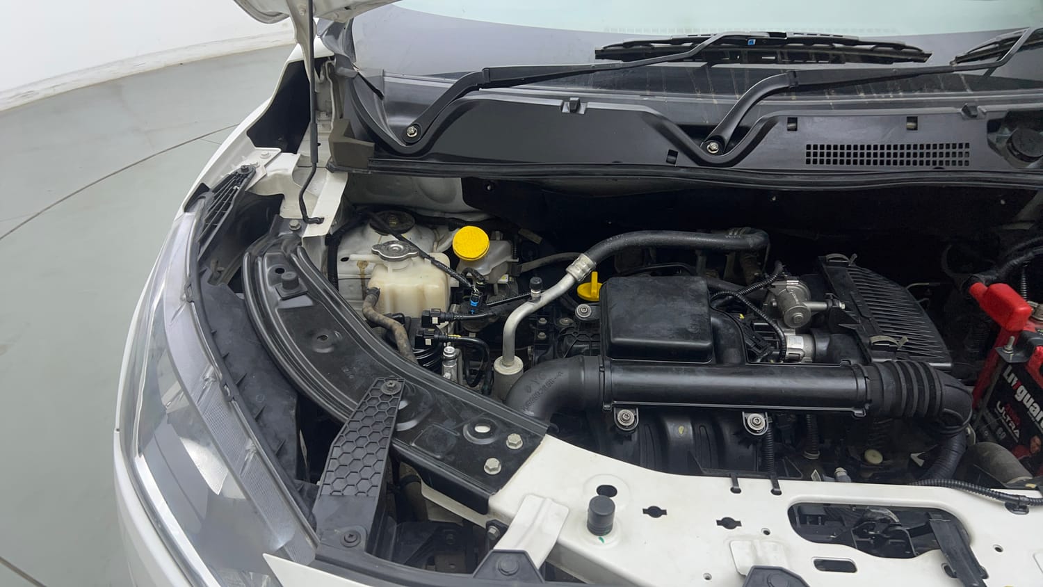 Used 2022 Nissan Magnite XE Petrol Manual engine ENGINE RIGHT SIDE VIEW