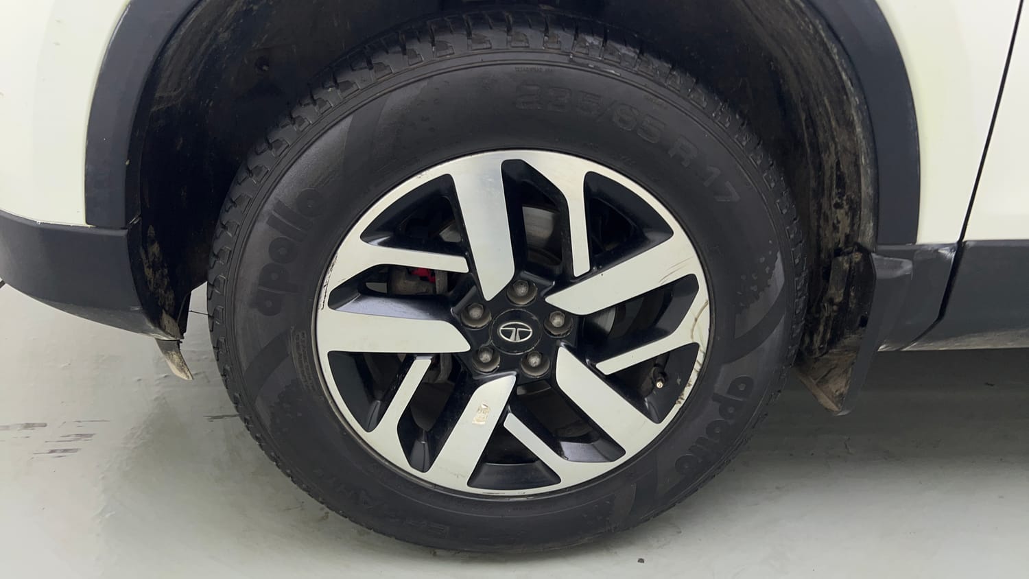 Used 2021 Tata Harrier XZA Plus Dual Tone Diesel Automatic tyres LEFT FRONT TYRE RIM VIEW