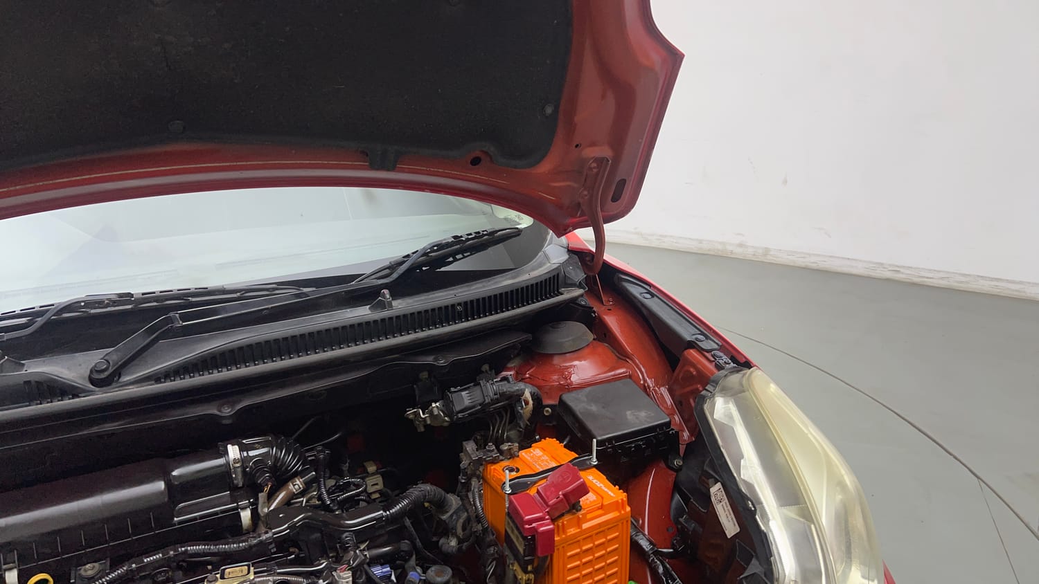 Used 2015 Maruti Suzuki Baleno Delta 1.2 Petrol Manual engine ENGINE LEFT SIDE HINGE & APRON VIEW