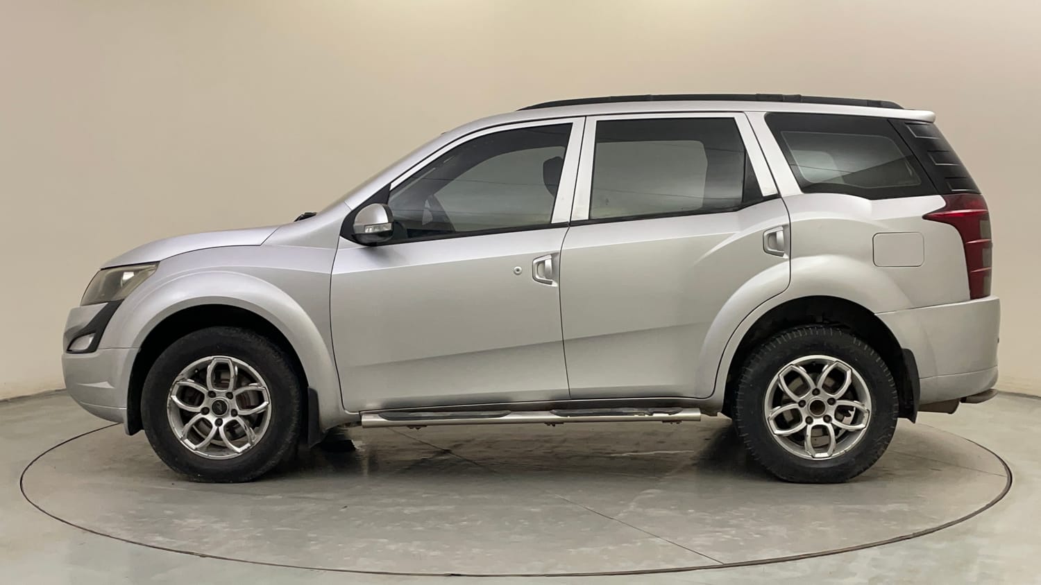 Used 2016 Mahindra XUV500 W4 Diesel Manual exterior LEFT SIDE VIEW