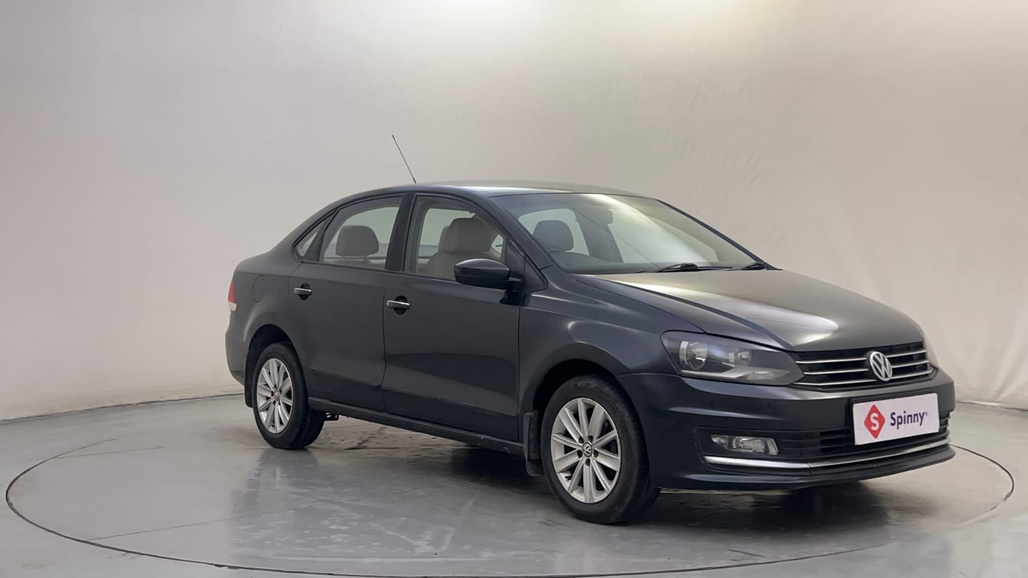 Used 2015 Volkswagen Vento Highline Diesel Diesel Manual exterior RIGHT FRONT CORNER VIEW