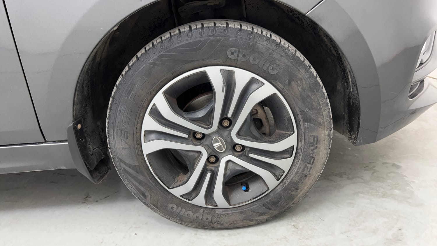 Used 2020 Tata Tiago Revotron XZ Petrol Manual tyres RIGHT FRONT TYRE RIM VIEW