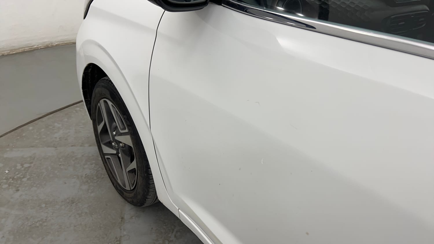 Used 2023 Hyundai Aura SX 1.2 CNG Cng Manual dents MINOR DENT