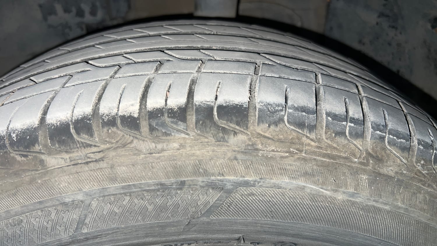 Used 2021 Tata Nexon XZA Plus Petrol Automatic tyres LEFT FRONT TYRE TREAD VIEW