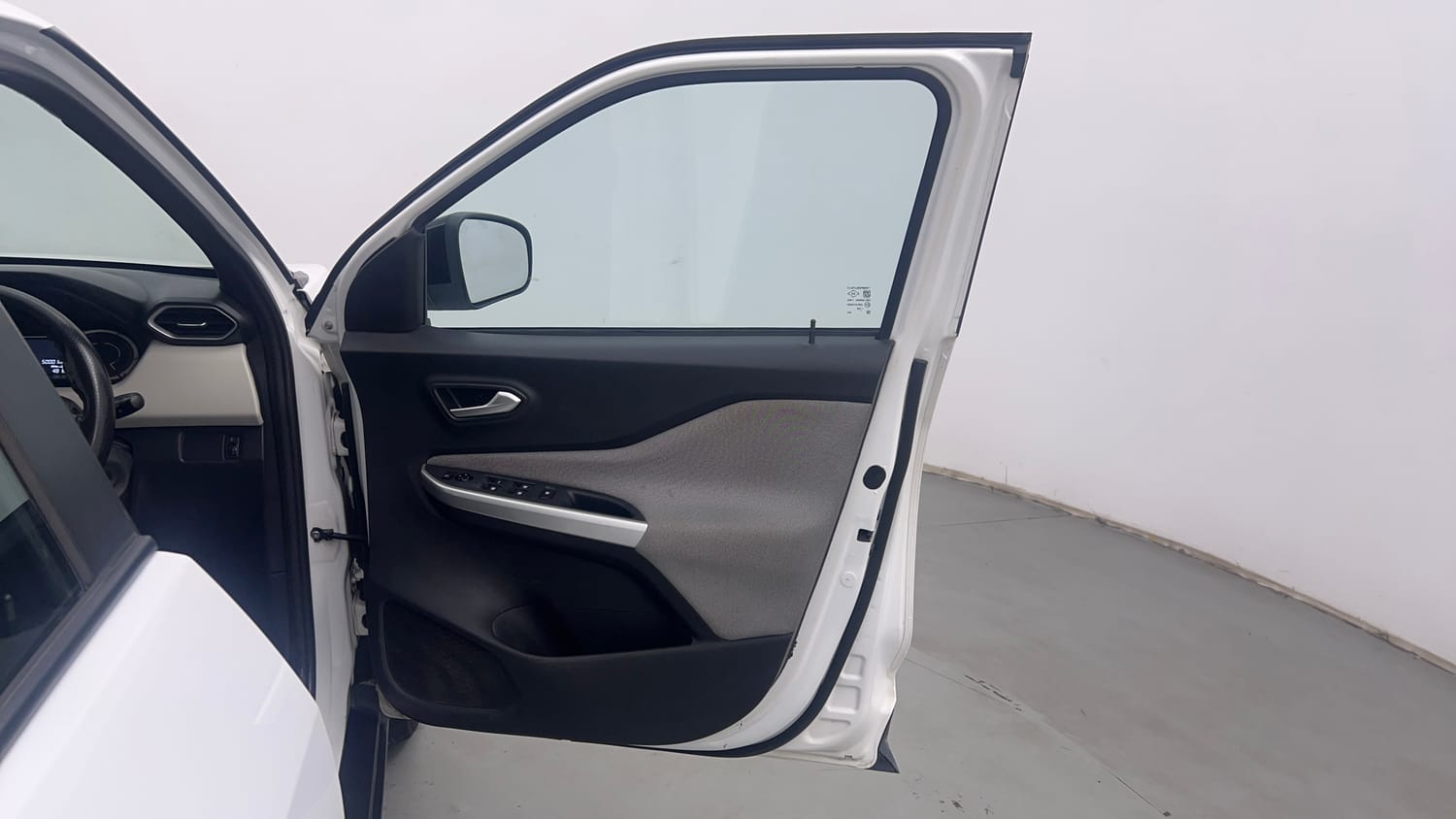 Used 2021 Nissan Magnite XL Petrol Manual interior RIGHT FRONT DOOR OPEN VIEW