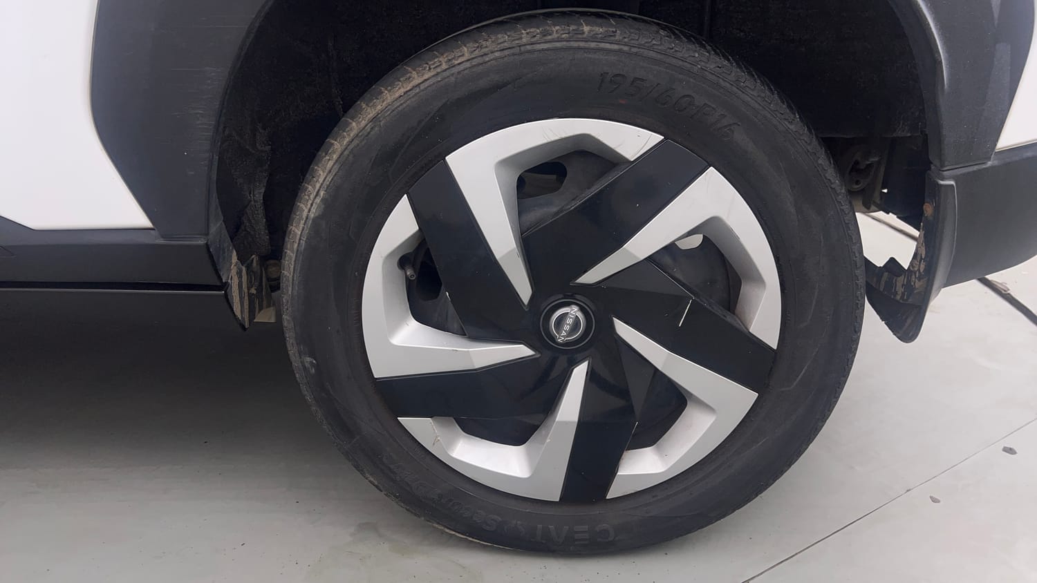 Used 2021 Nissan Magnite XL Petrol Manual tyres LEFT REAR TYRE RIM VIEW