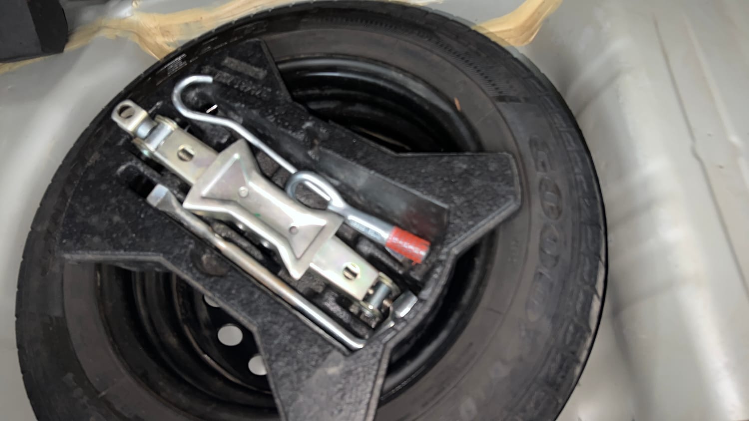 Used 2019 Maruti Suzuki Celerio ZXi Petrol Manual tyres SPARE TYRE VIEW
