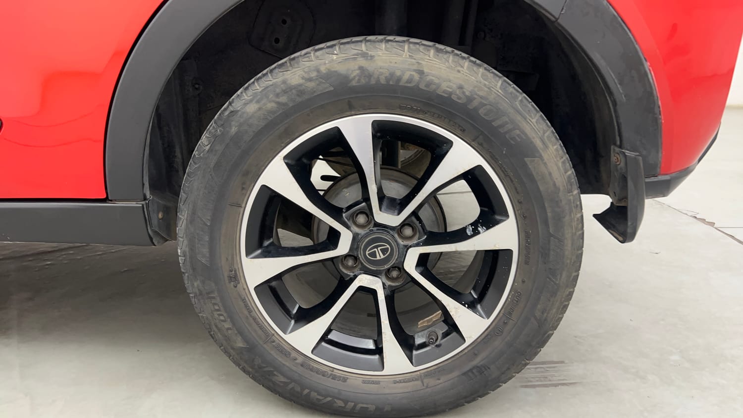 Used 2021 Tata Nexon XZA Plus Petrol Automatic tyres LEFT REAR TYRE RIM VIEW