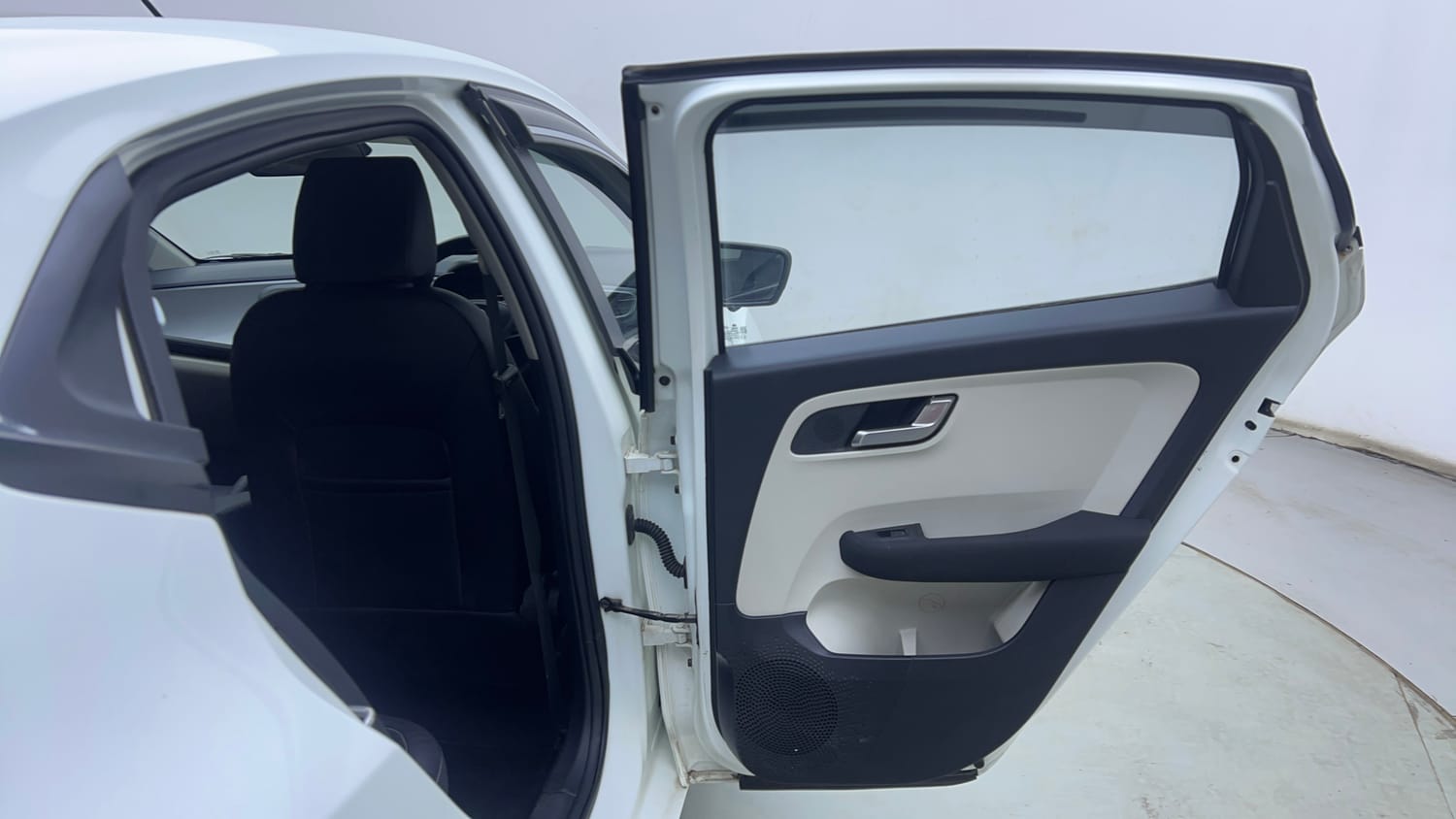 Used 2022 Tata Altroz XZ Plus Diesel Diesel Manual interior RIGHT REAR DOOR OPEN VIEW