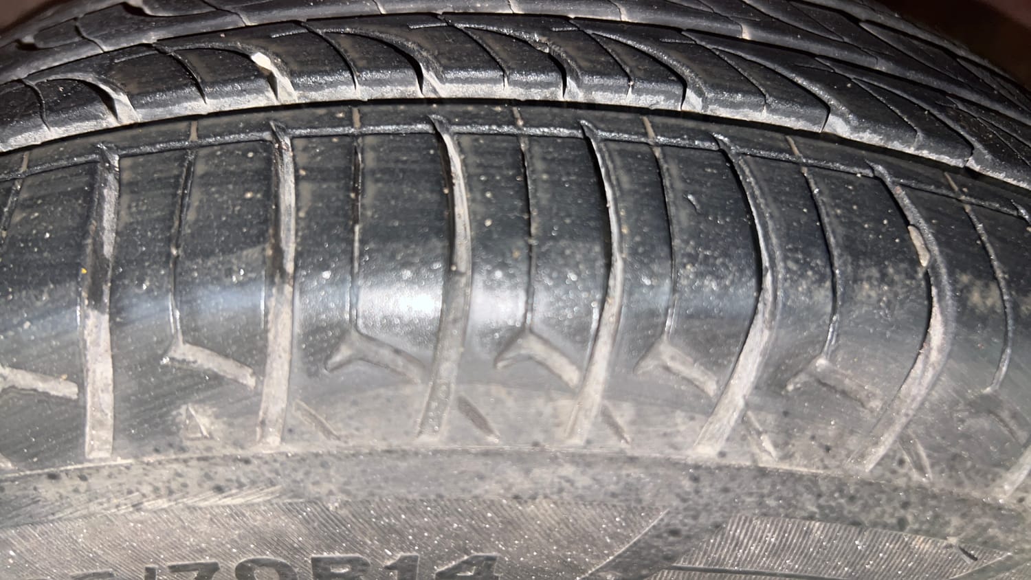 Used 2015 Maruti Suzuki Celerio VXi AMT Petrol Automatic tyres RIGHT FRONT TYRE TREAD VIEW