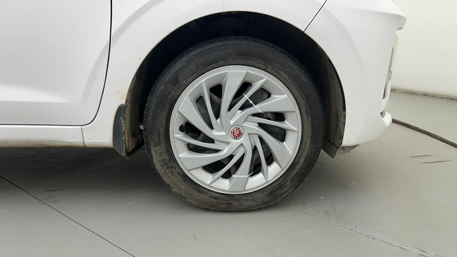 Used 2024 Hyundai Grand i10 Nios Sportz 1.2 Kappa CNG Cng Manual tyres RIGHT FRONT TYRE RIM VIEW