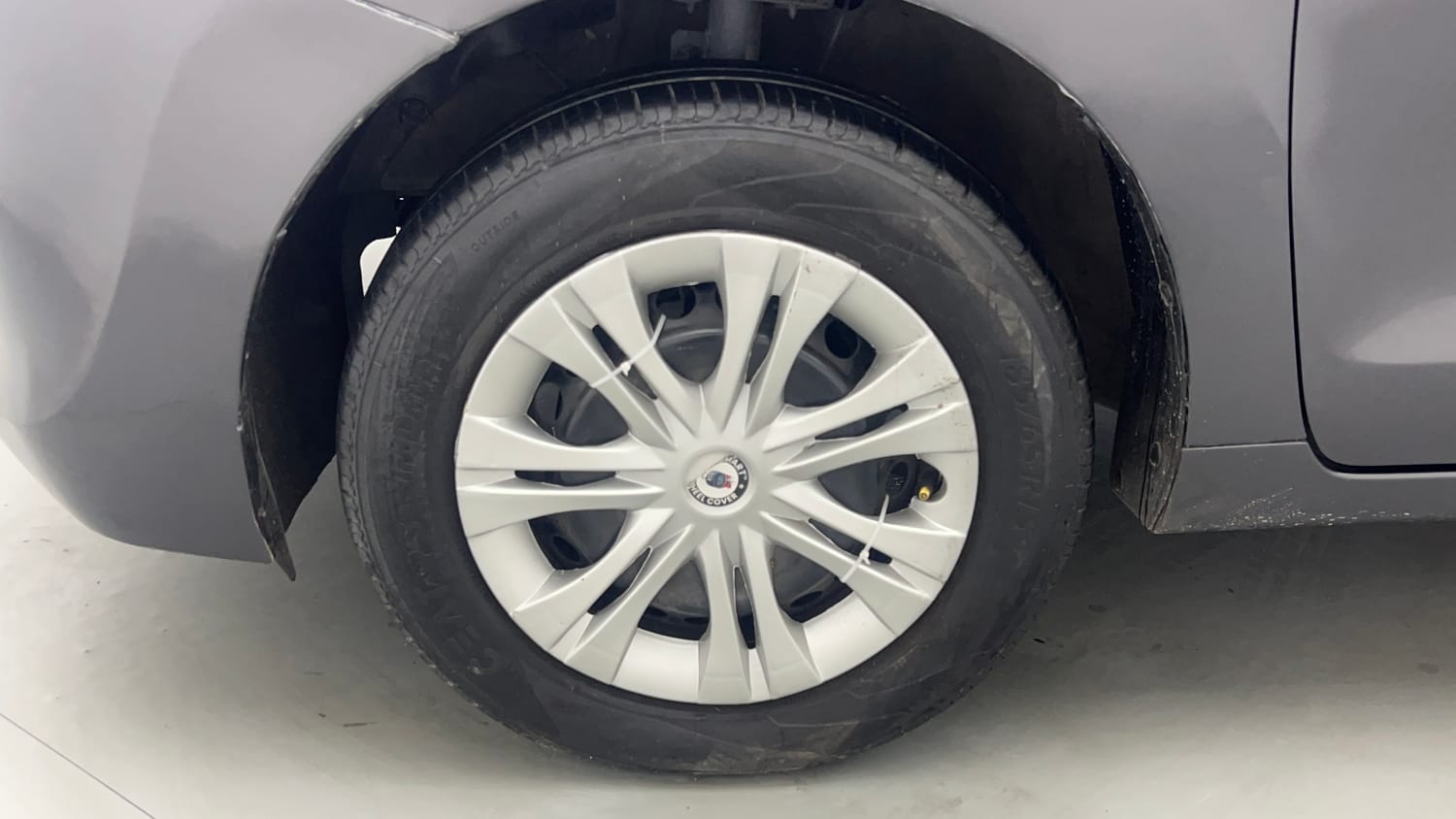 Used 2017 Maruti Suzuki Baleno Delta 1.2 Petrol Manual tyres LEFT FRONT TYRE RIM VIEW