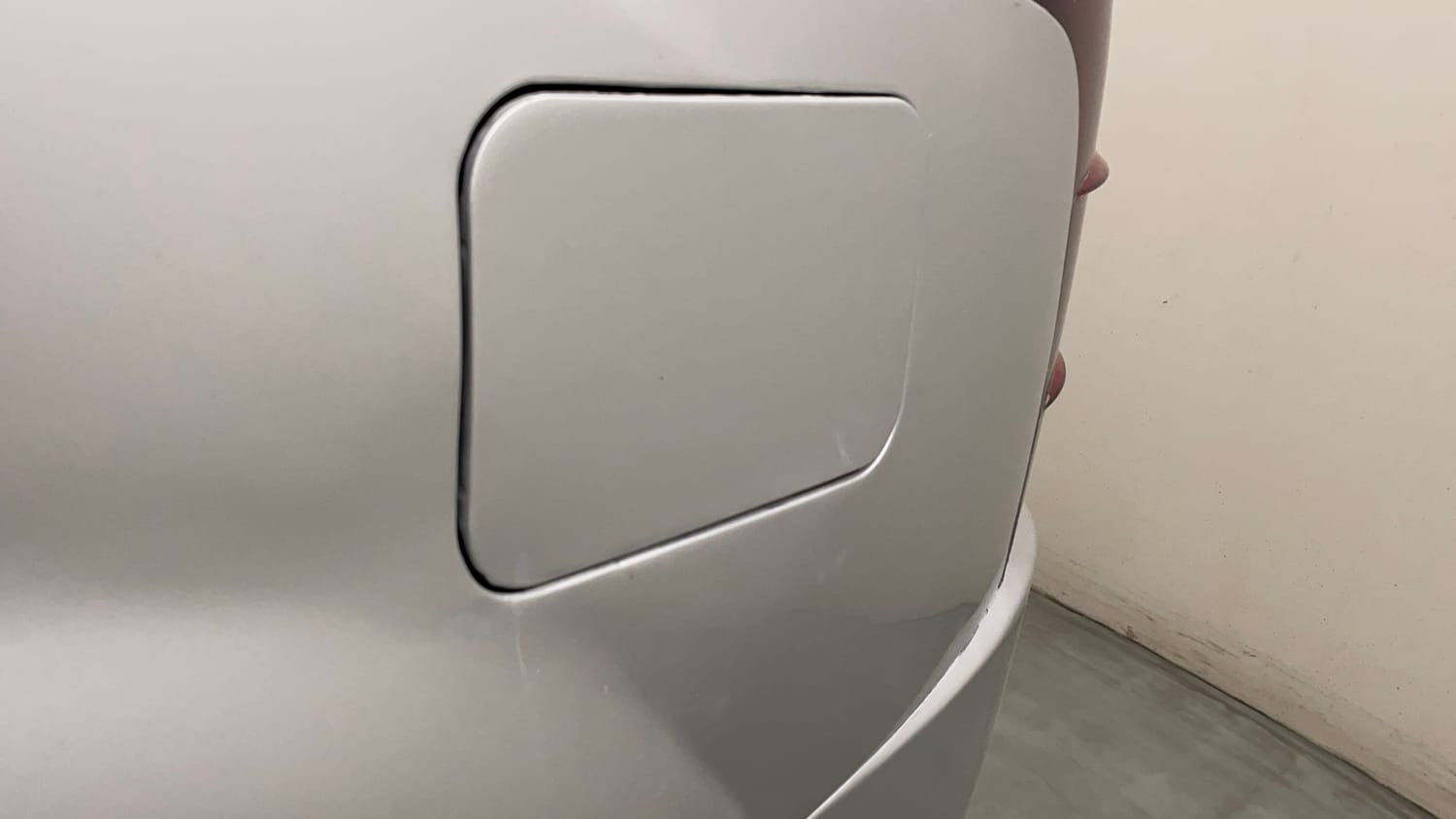 Used 2016 Mahindra XUV500 W4 Diesel Manual dents MINOR DENT