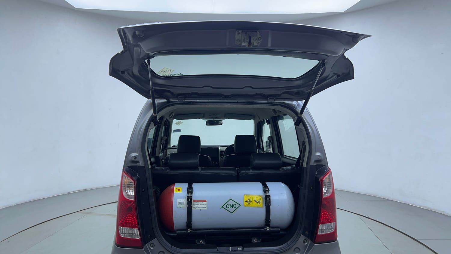 Used 2016 Maruti Suzuki Wagon R LXI CNG Cng Manual interior DICKY DOOR OPEN VIEW