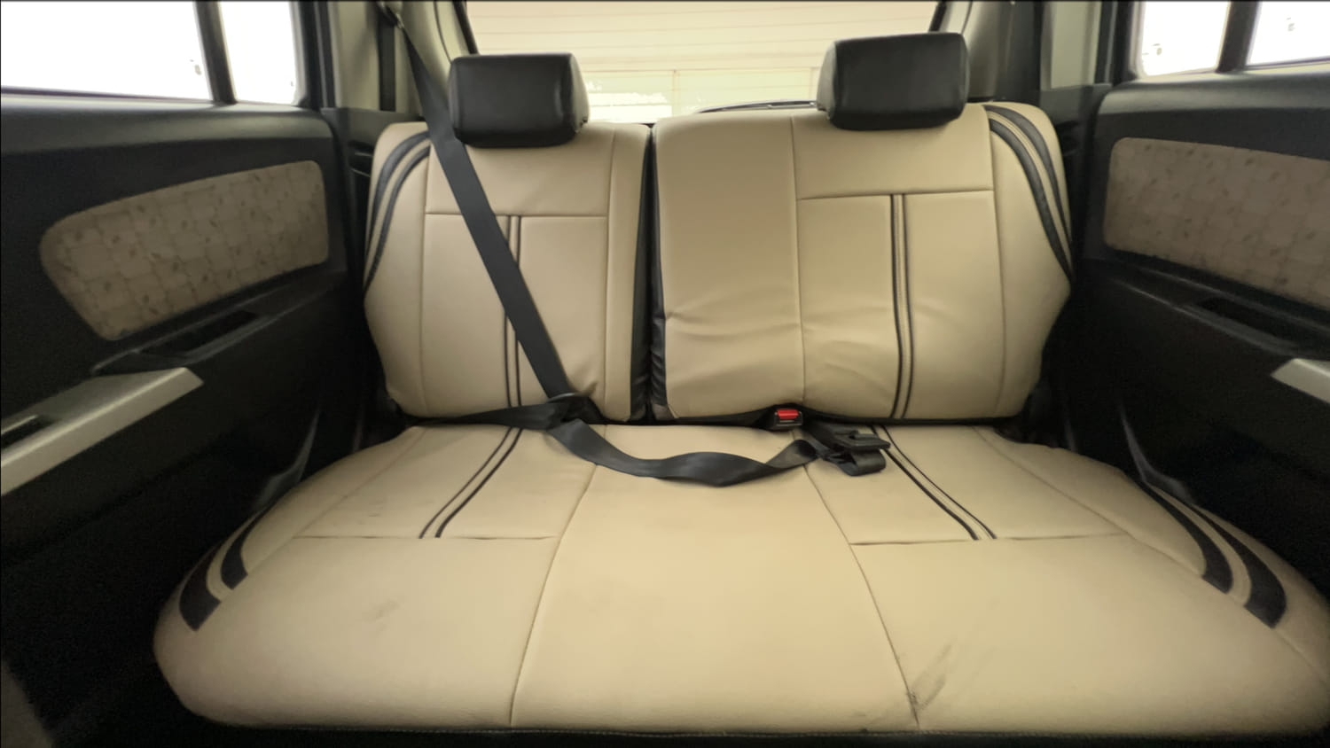 Used 2016 Maruti Suzuki Wagon R 1.0 VXI Petrol + CNG (Outside Fitted) Cng Manual interior REAR SEAT CONDITION VIEW