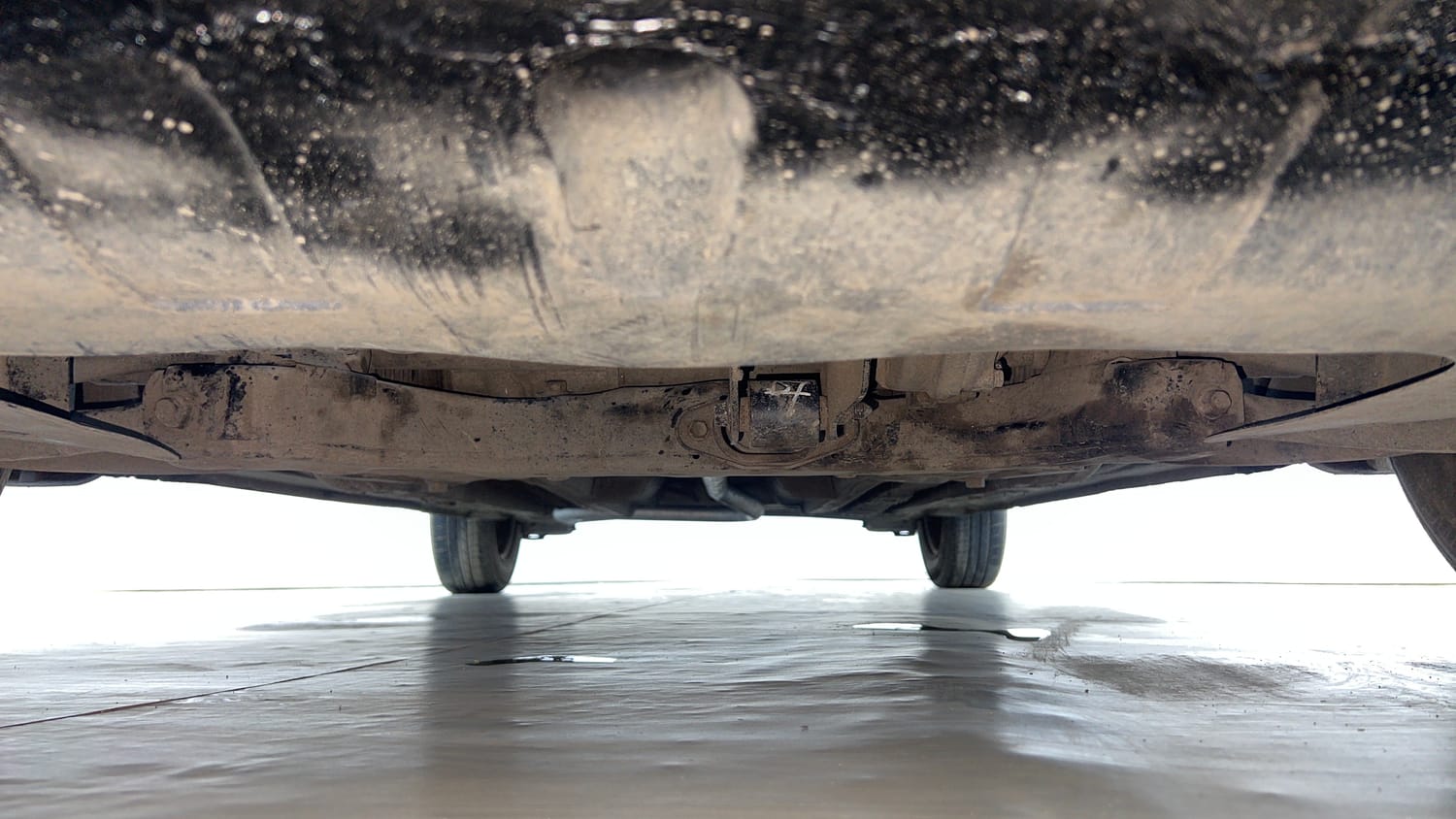 Used 2014 Hyundai Elite i20 Sportz 1.2 Petrol Manual extra FRONT LEFT UNDERBODY VIEW
