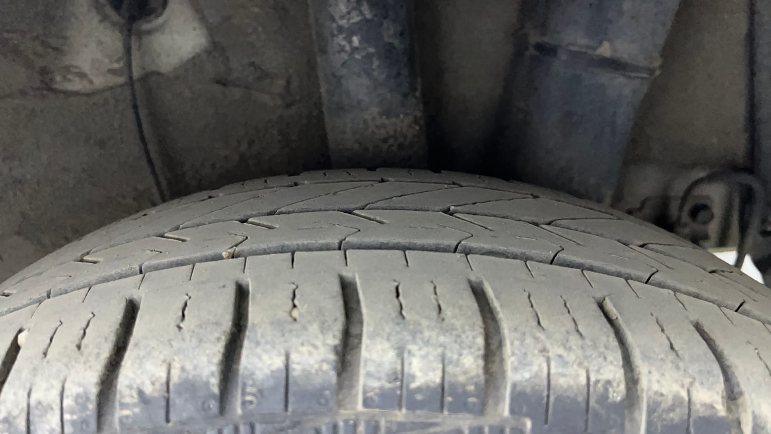 Used 2015 Hyundai Xcent S 1.2 (O) Petrol Manual tyres LEFT REAR TYRE TREAD VIEW