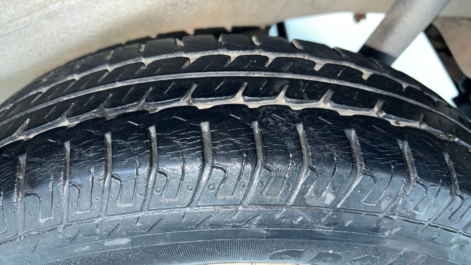 Used 2016 Maruti Suzuki Wagon R LXI Petrol Manual tyres LEFT REAR TYRE TREAD VIEW