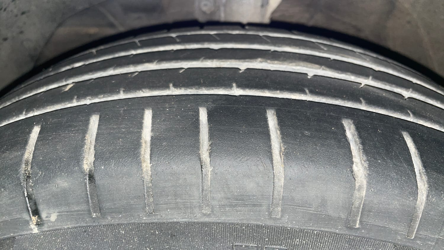 Used 2019 Maruti Suzuki Swift ZXi AMT Petrol Automatic tyres LEFT FRONT TYRE TREAD VIEW