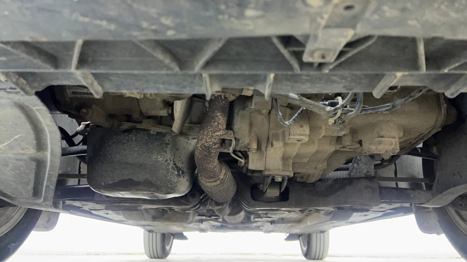 Used 2017 Volkswagen Ameo Highline1.2L (P) Petrol Manual extra FRONT LEFT UNDERBODY VIEW