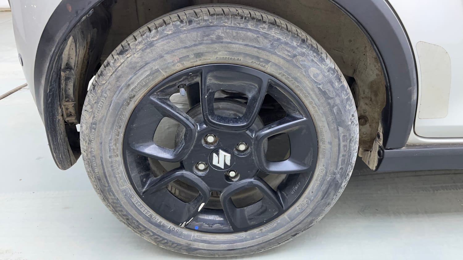 Used 2020 Maruti Suzuki Ignis Alpha 1.2 AMT Petrol Automatic tyres RIGHT REAR TYRE RIM VIEW