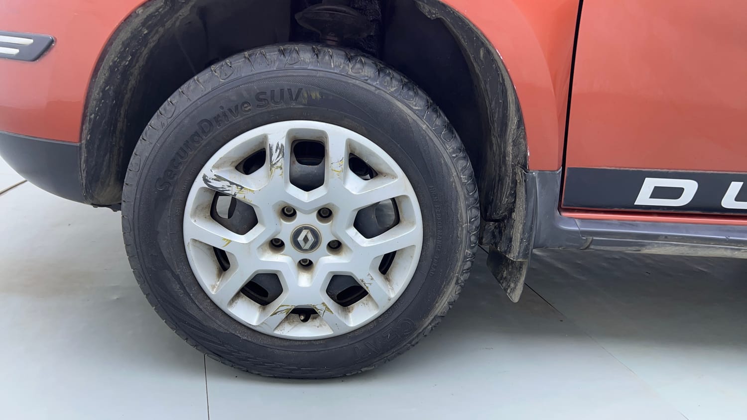 Used 2018 Renault Duster RXL Petrol Petrol Manual tyres LEFT FRONT TYRE RIM VIEW