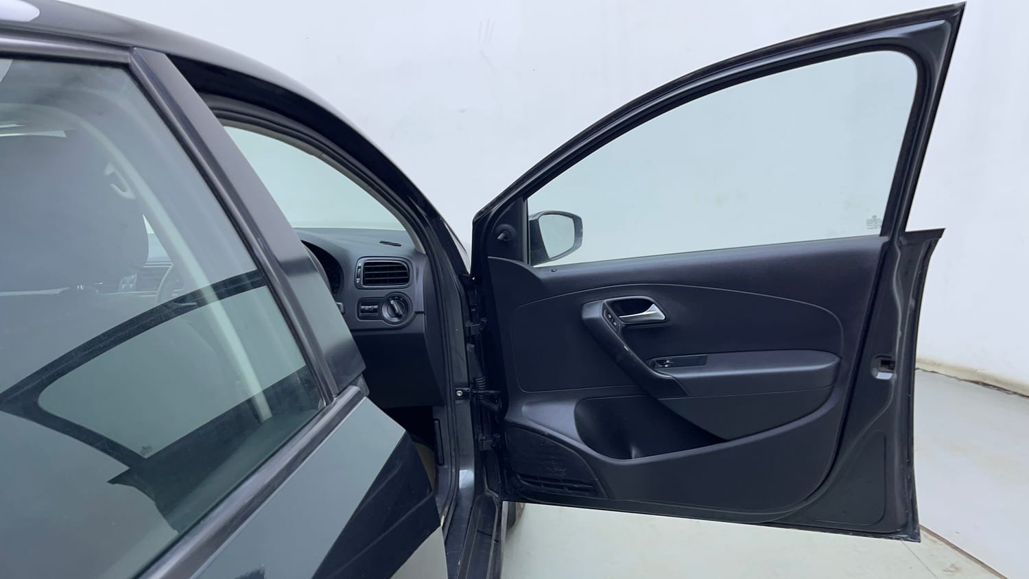 Used 2015 Volkswagen Polo Trendline 1.2L (P) Petrol Manual interior RIGHT FRONT DOOR OPEN VIEW